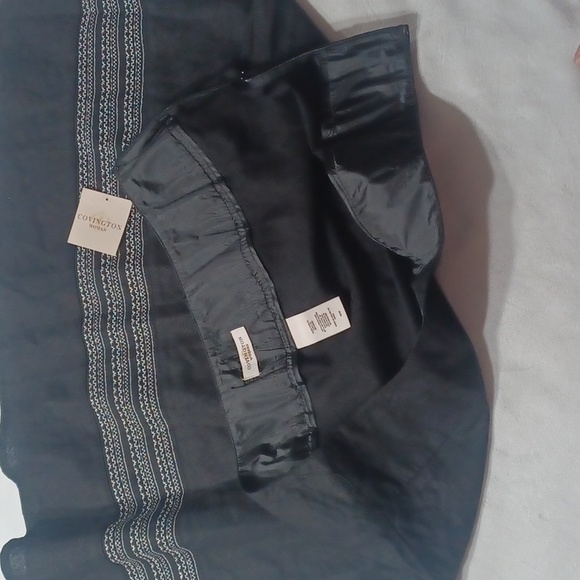 Womans black skirt - Picture 3 of 3